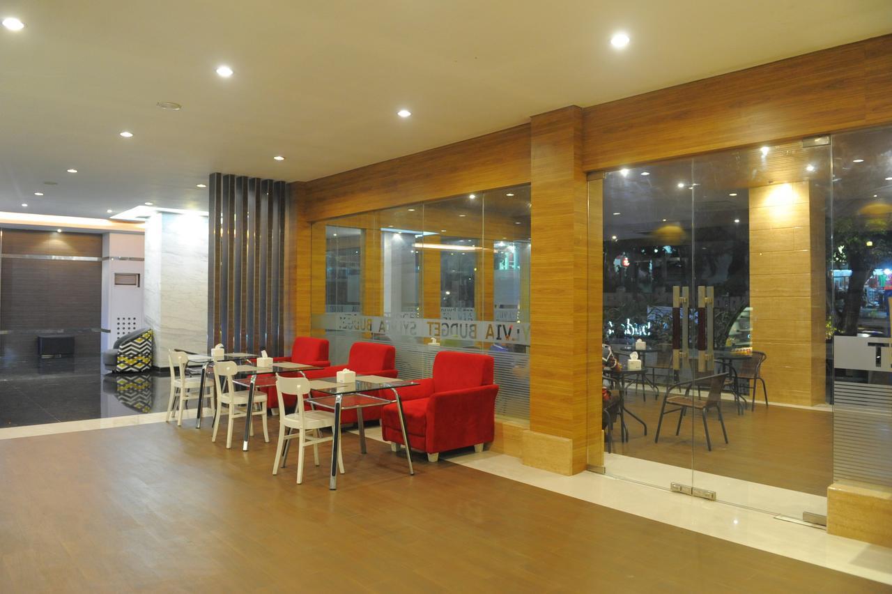 Sylvia Hotel Budget Kupang  Exterior photo