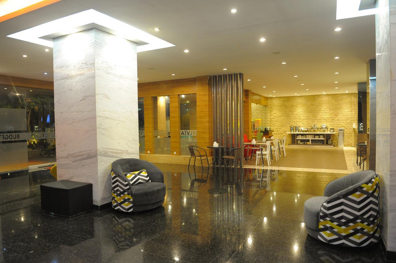Sylvia Hotel Budget Kupang  Exterior photo